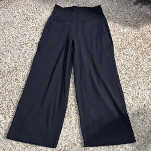 Lululemon Align Super-High-Rise Wide-Leg Crop 23". Size 4